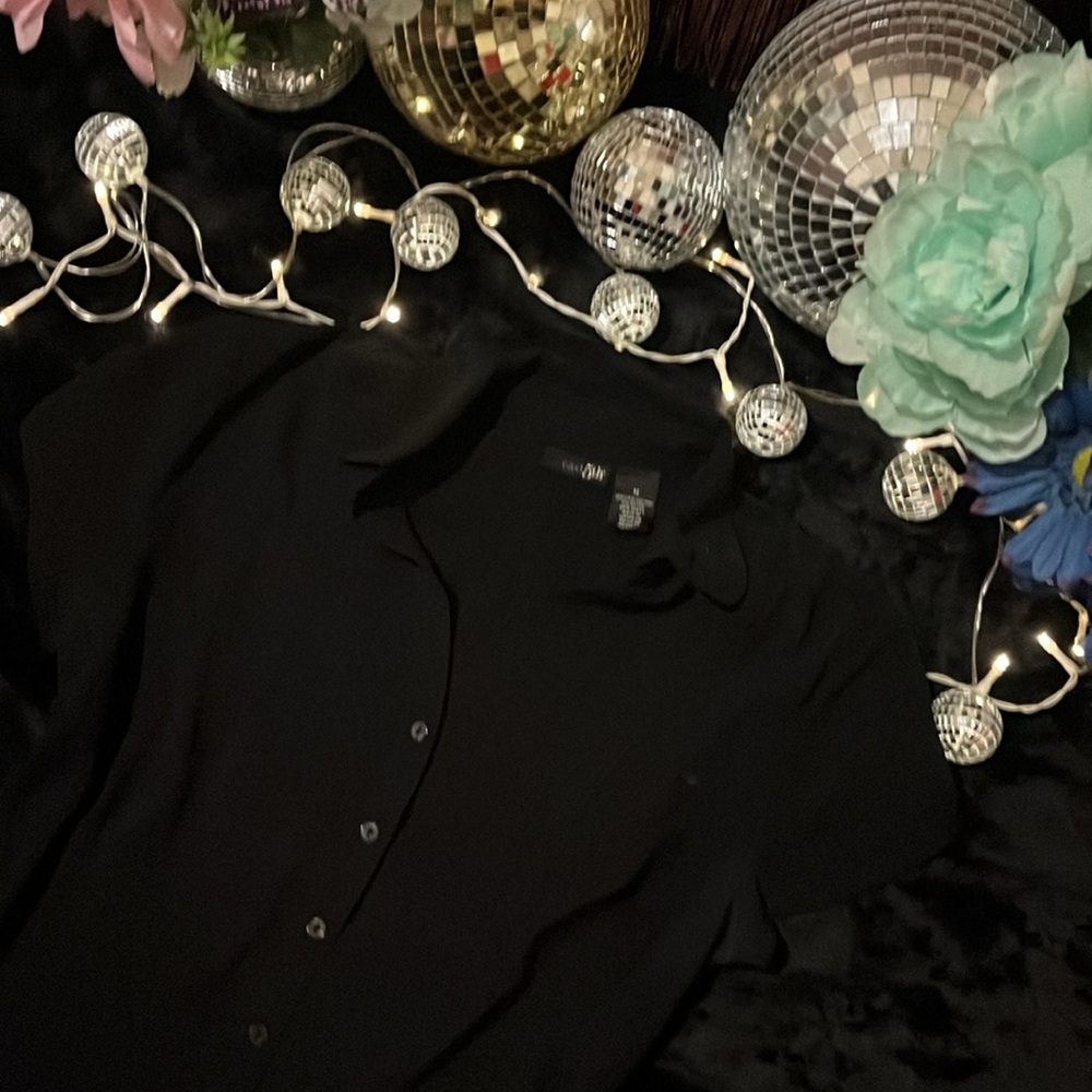 Short Sleeve Button down - Picture 4 of 7